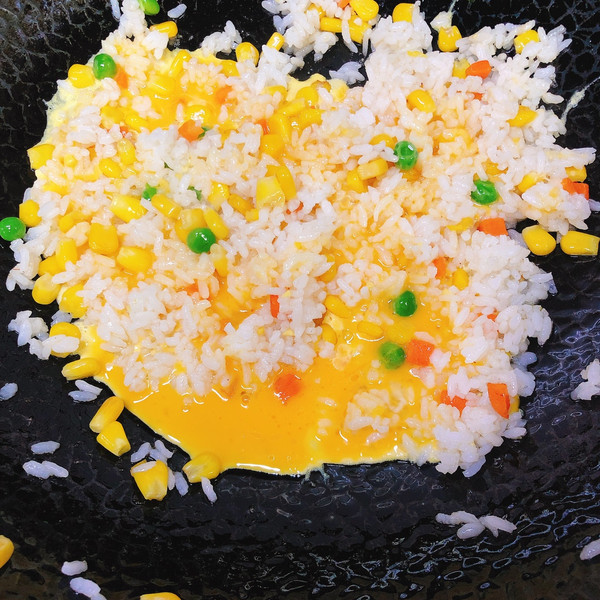 高颜值虾仁菠萝饭