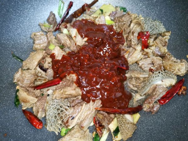 秘制萝卜焖牛腩