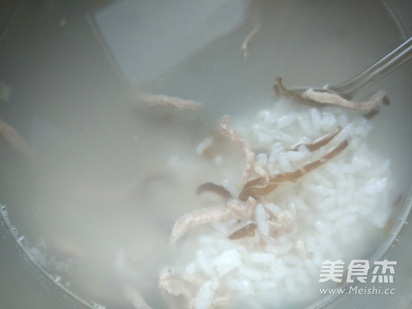 咸蛋肉丝粥的做法