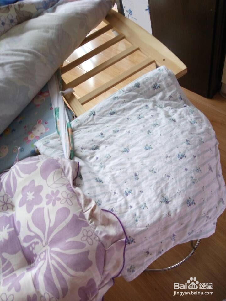 把宝宝的婴儿床改造扩宽变成大床