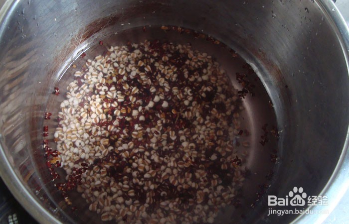 如何教孩子学会做莲子红豆粥