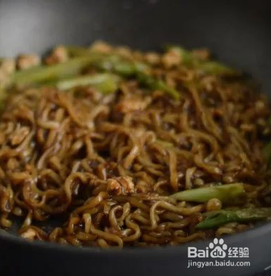 芦笋鸡丁炸酱方便面