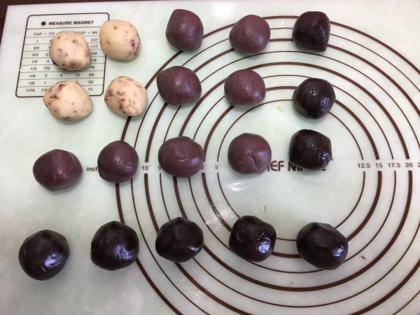 多彩桃山皮月饼