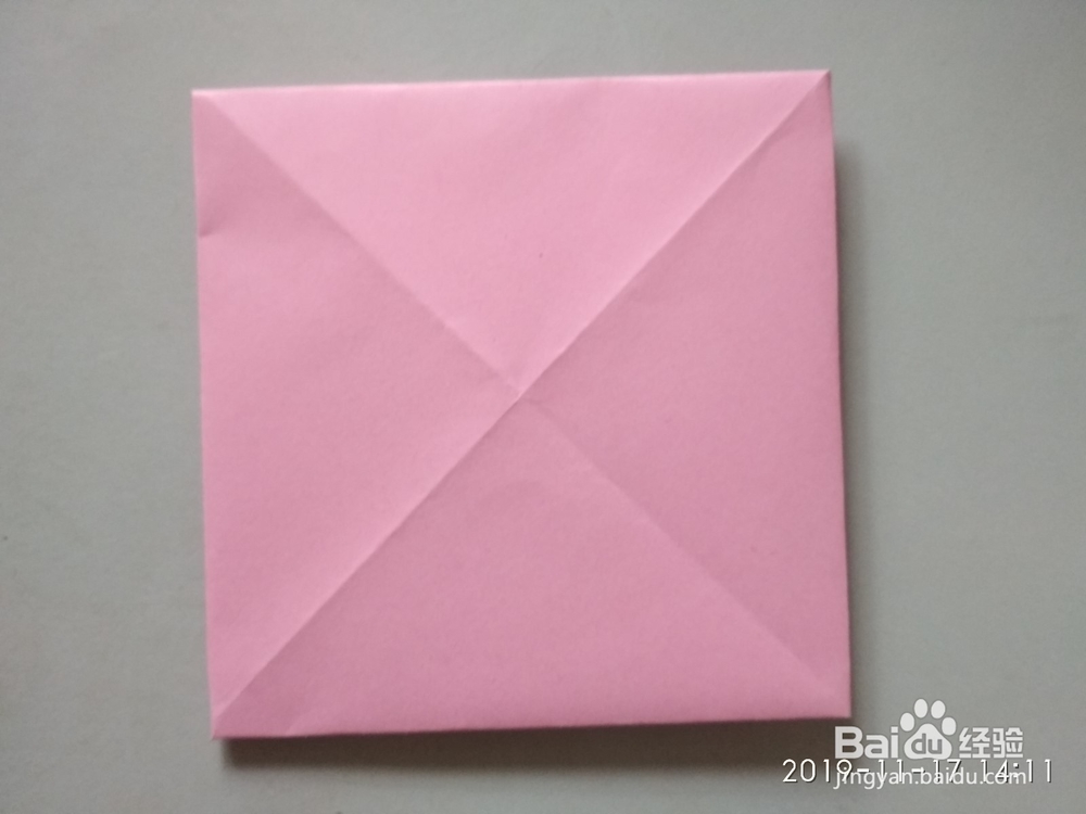 如何用彩纸折出爱心