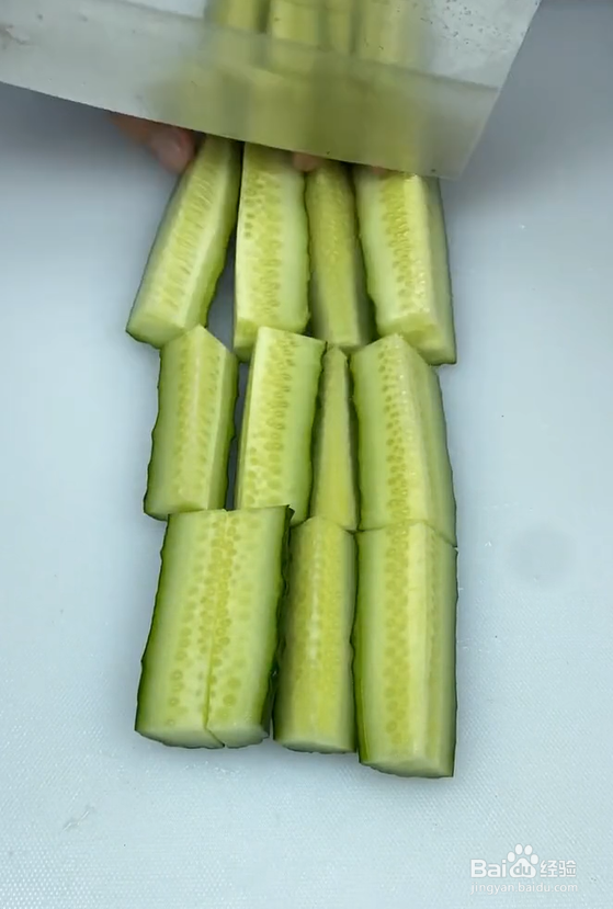 黄瓜切条怎么切图解图片