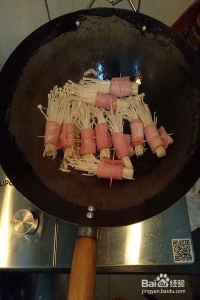 如何做一道下饭菜--培根金针菇卷