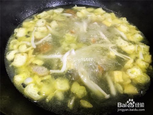油泡海鲜菇丸子汤的做法
