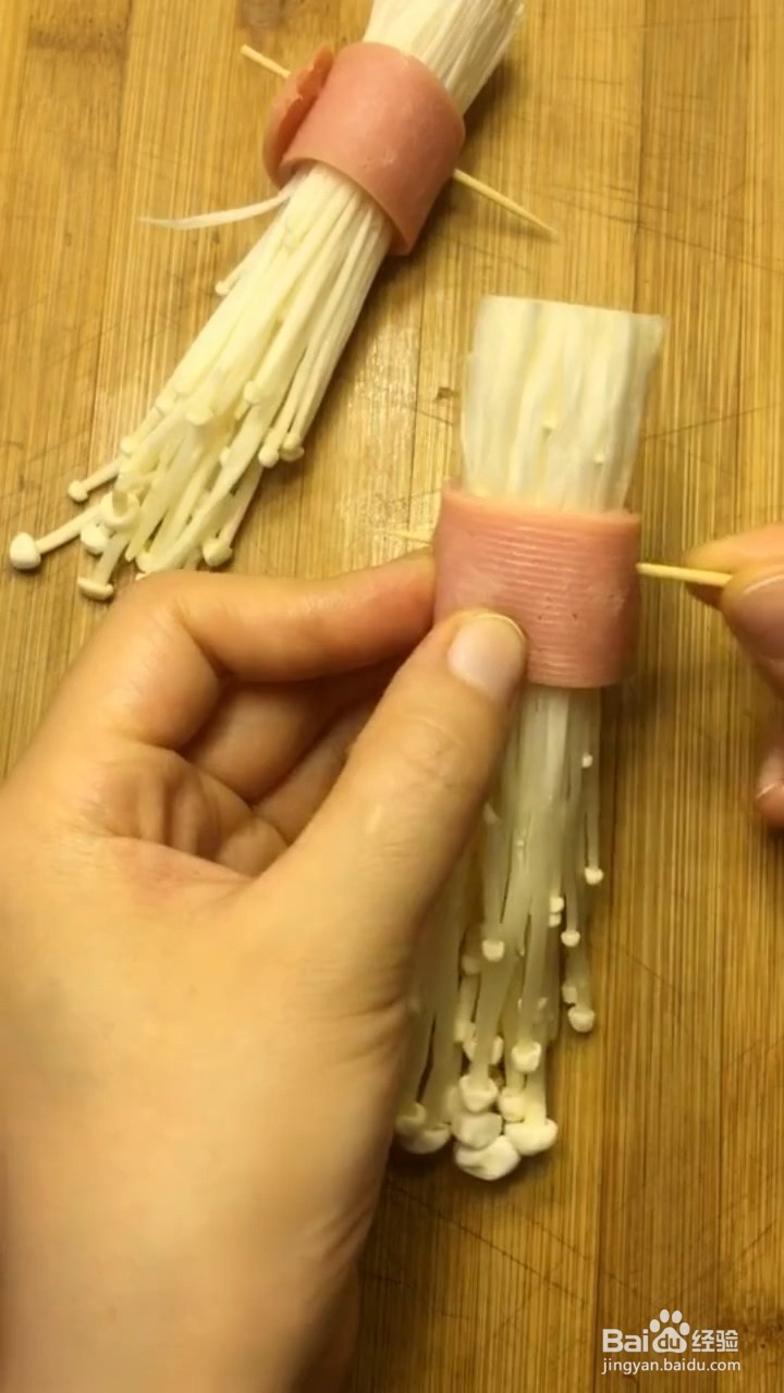 如何制作肉肠金针菇卷