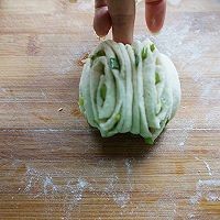 如何制作葱香椒盐花卷的小技巧
