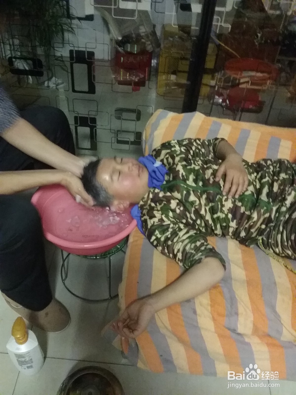 如何在家里给孩子舒服地洗头发