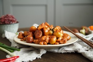 板栗烧鸡的做法