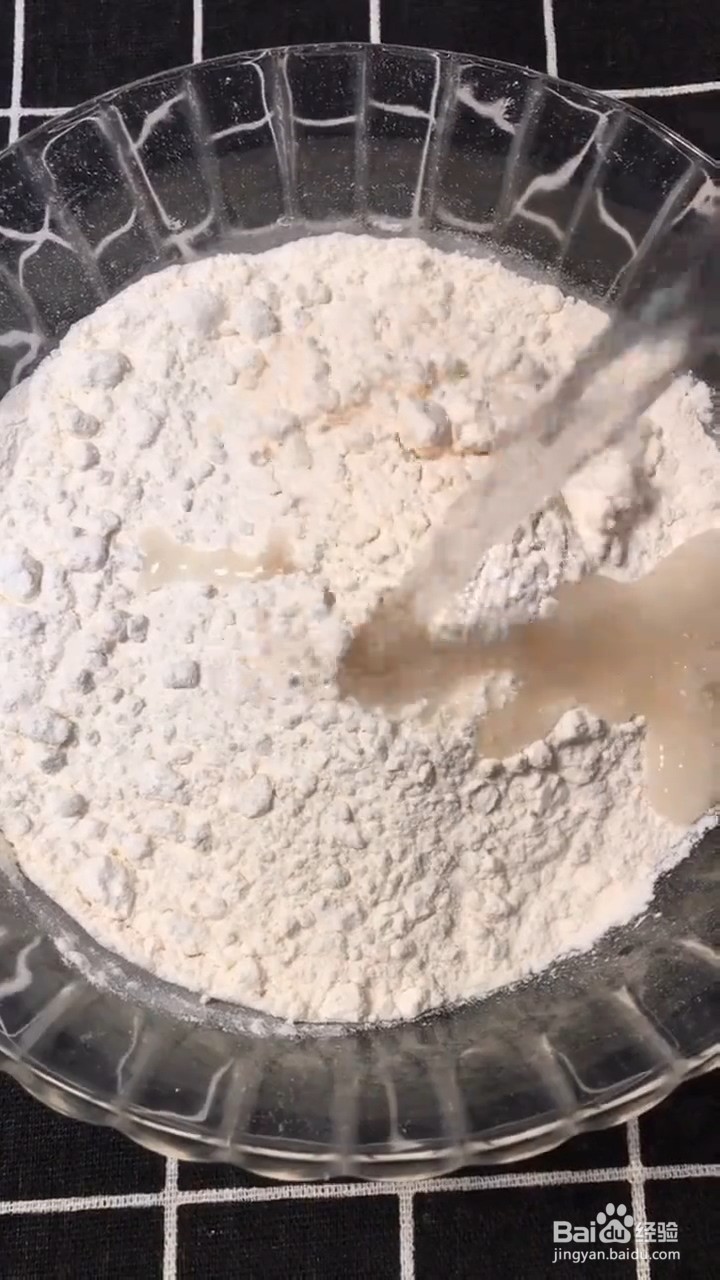 如何制作烫面韭菜盒子
