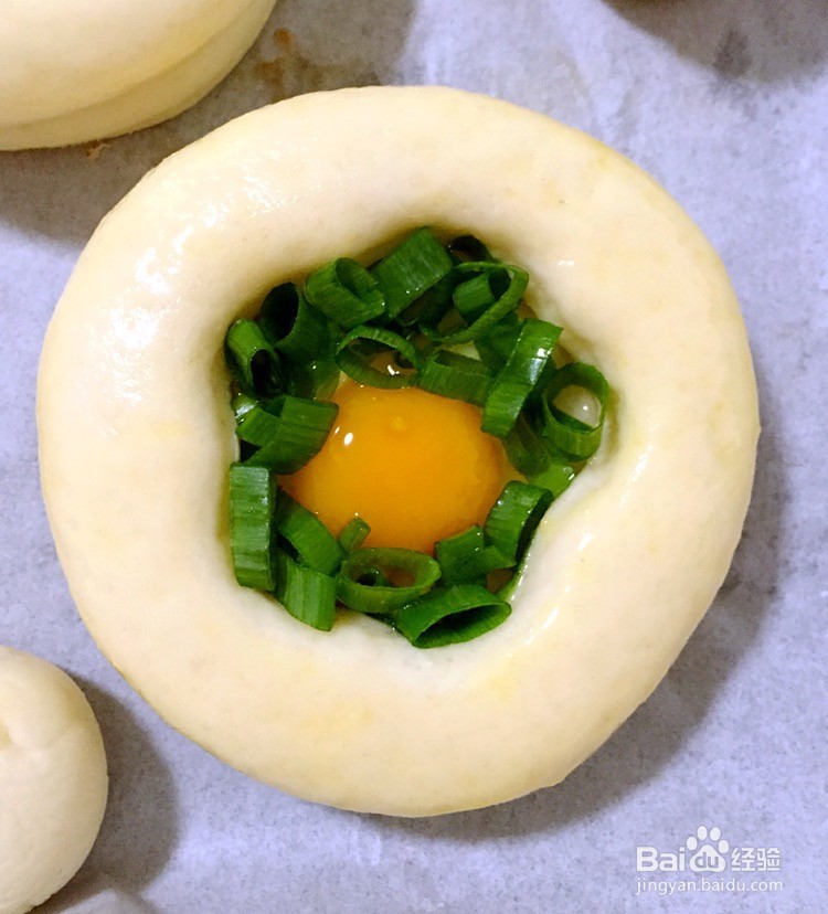 鹌鹑蛋香葱小面包的做法