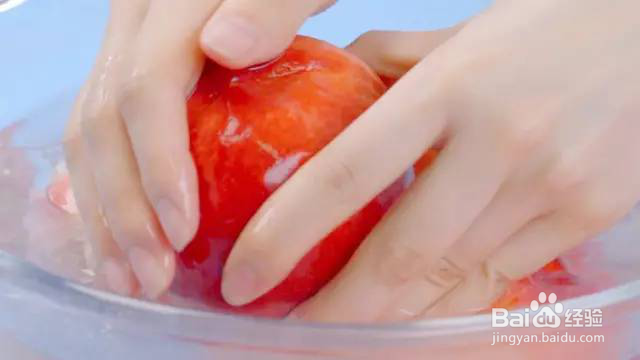 如何轻松洗净桃毛