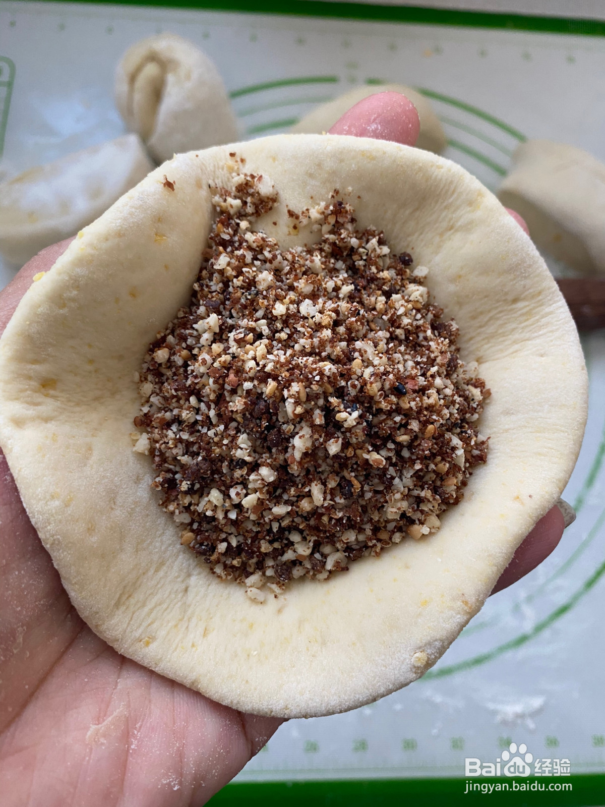 红糖花生芝麻三角包的做法