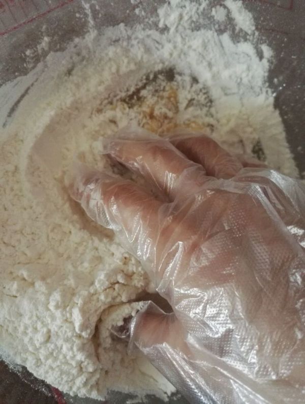 传统广式蛋黄月饼