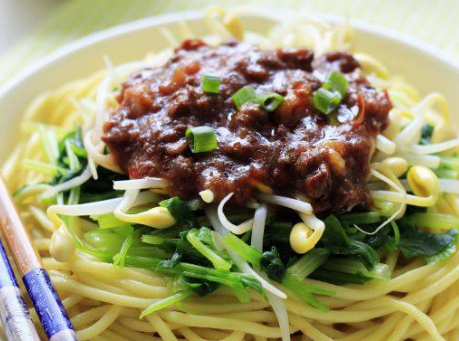 做炸酱面能否用豆瓣酱代替干黄酱