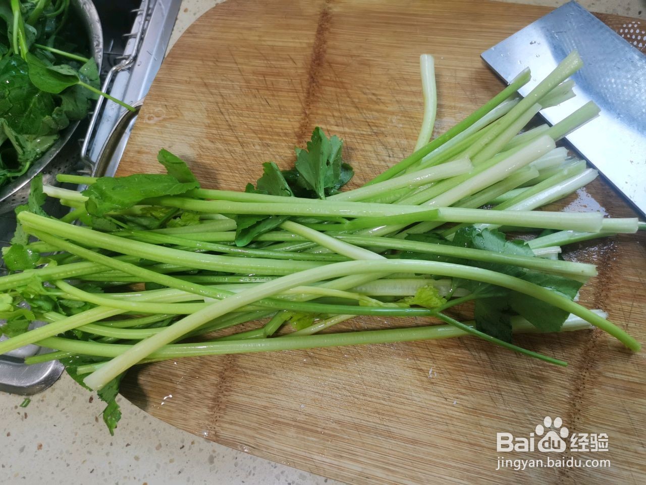 香芹炒腊香干的做法