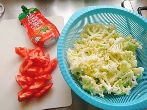 养生食补西红柿炒菜花的做法