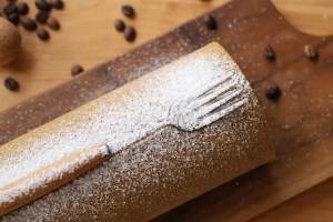 香软可口的咖啡戚风蛋糕卷