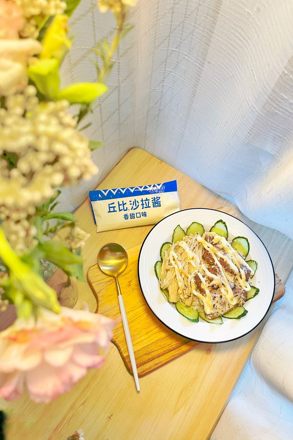 火焰金针菇牛肉盖饭