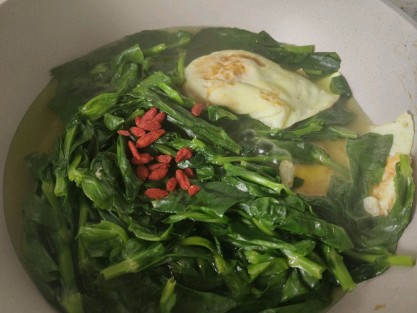 豌豆苗枸杞荷包蛋汤