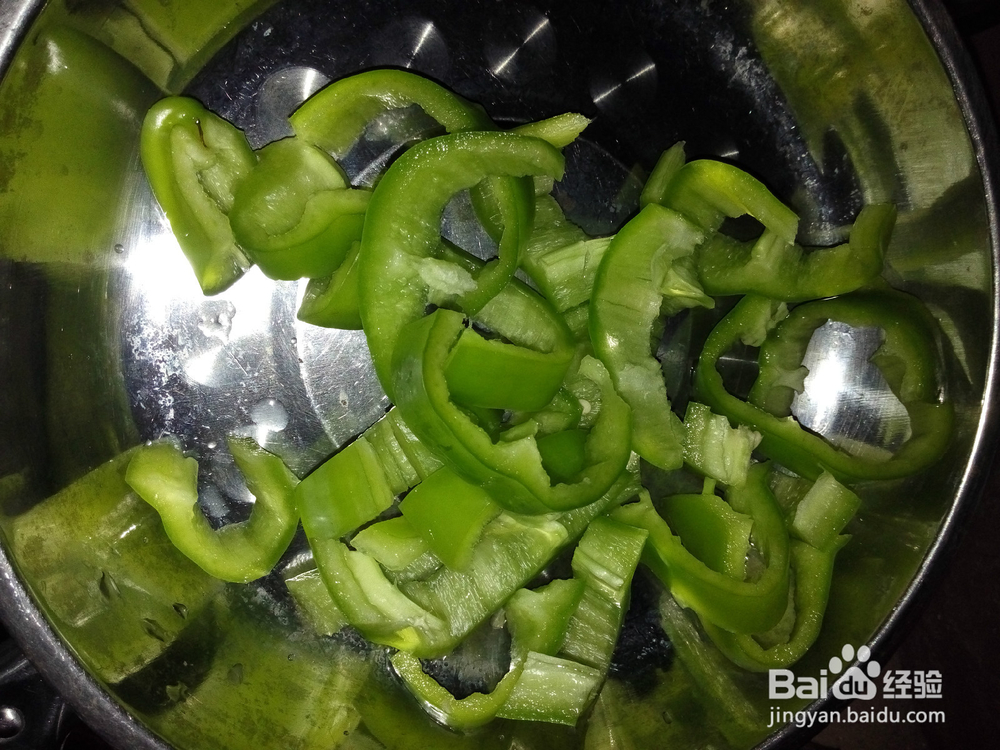 家常菜鱿鱼猪肉炒青椒的做法