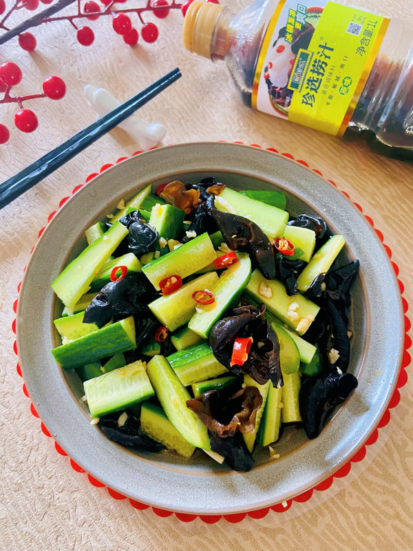 捞汁木耳拌黄瓜