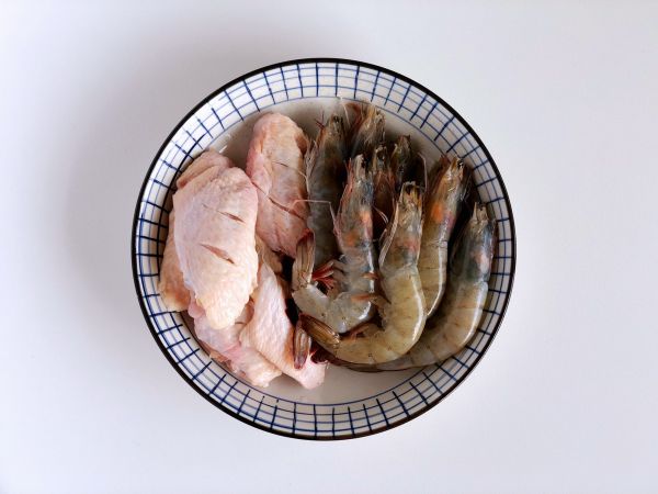 田园鲜虾鸡翅煲