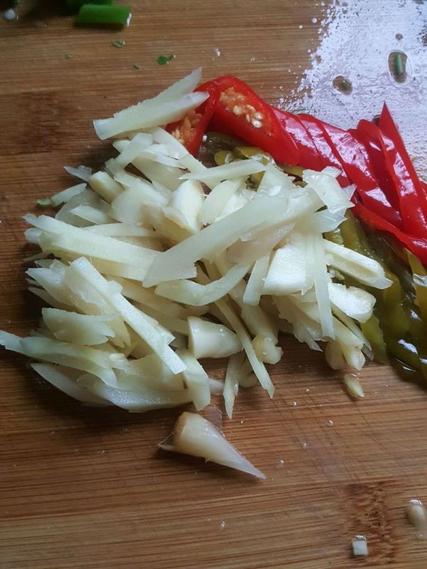 泡菜木耳爆炒腊猪肝