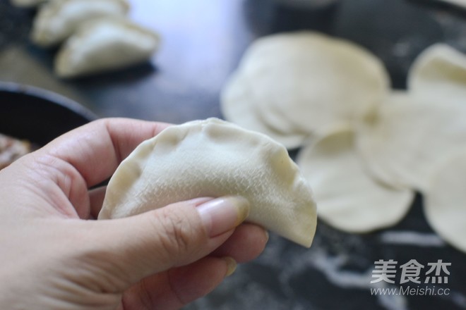 笋干煎饺的做法