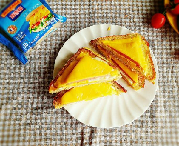 芝士火腿三明治