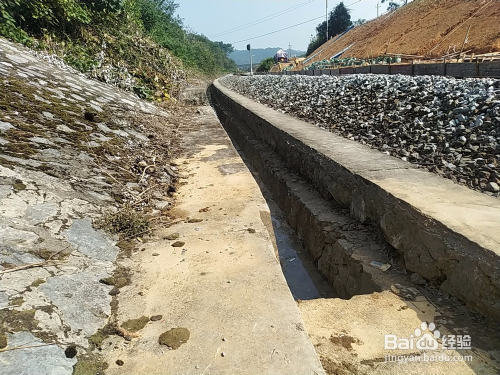 跌水和急流槽的施工结构尺寸有哪些要求?