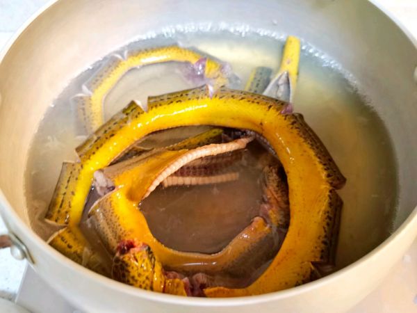 家常菜红烧黄鳝鹌鹑蛋