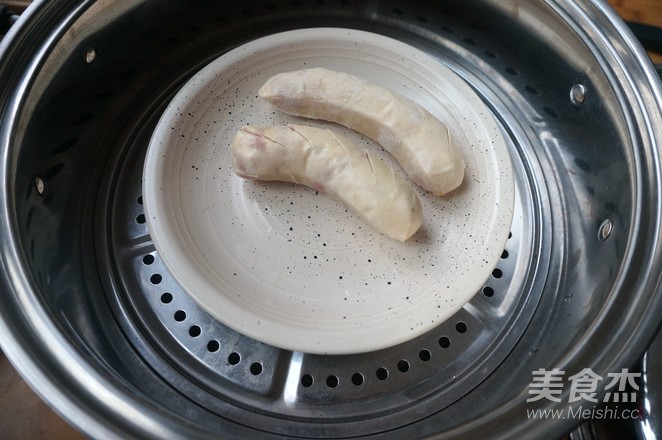 金枪鱼肠酱拌面