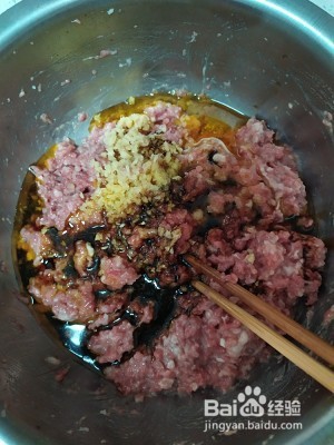 如何制作香辣美味的的驴肉小煎饺 ?