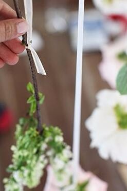 玫瑰花漂亮的花环 氛围马上变欢乐了！