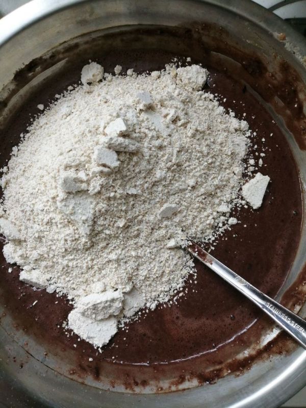 香蕉燕麦布朗尼