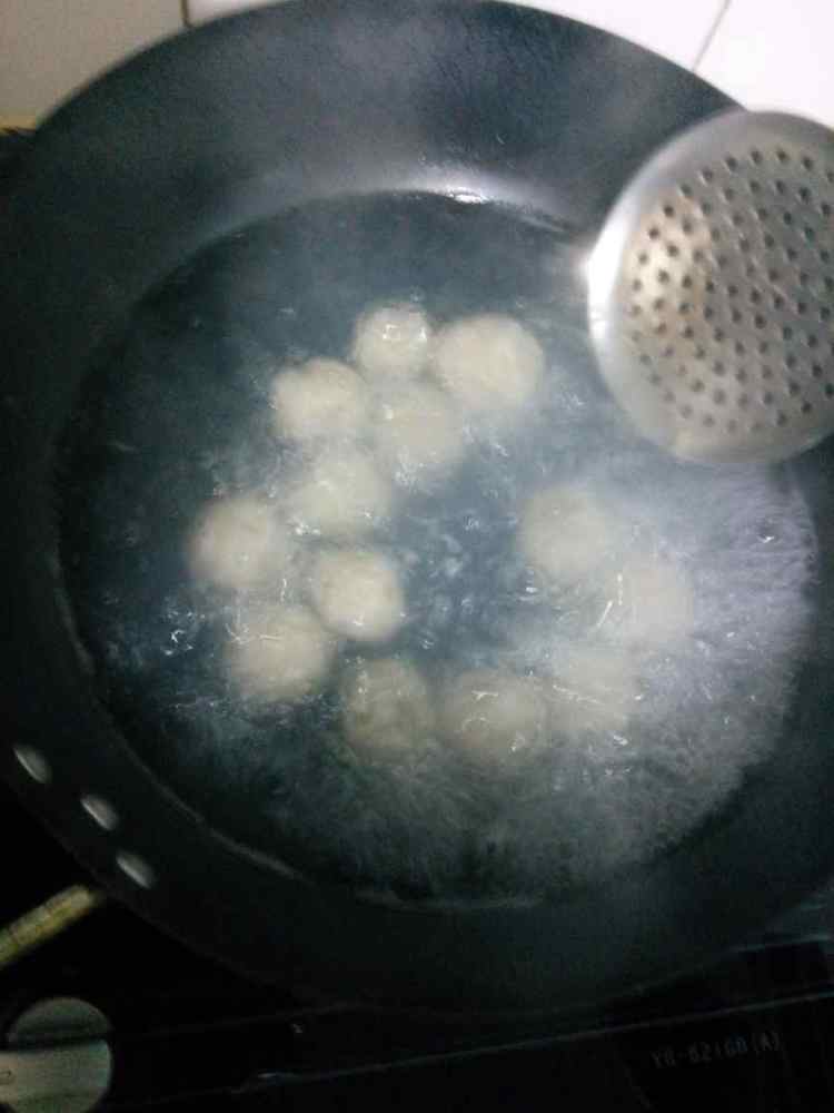简单美味的鲜美鱼丸,看完你就知道