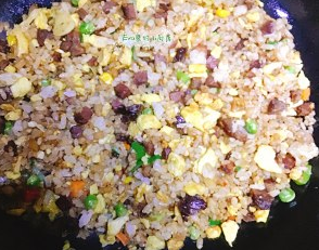 酸笋腊肠蛋炒饭