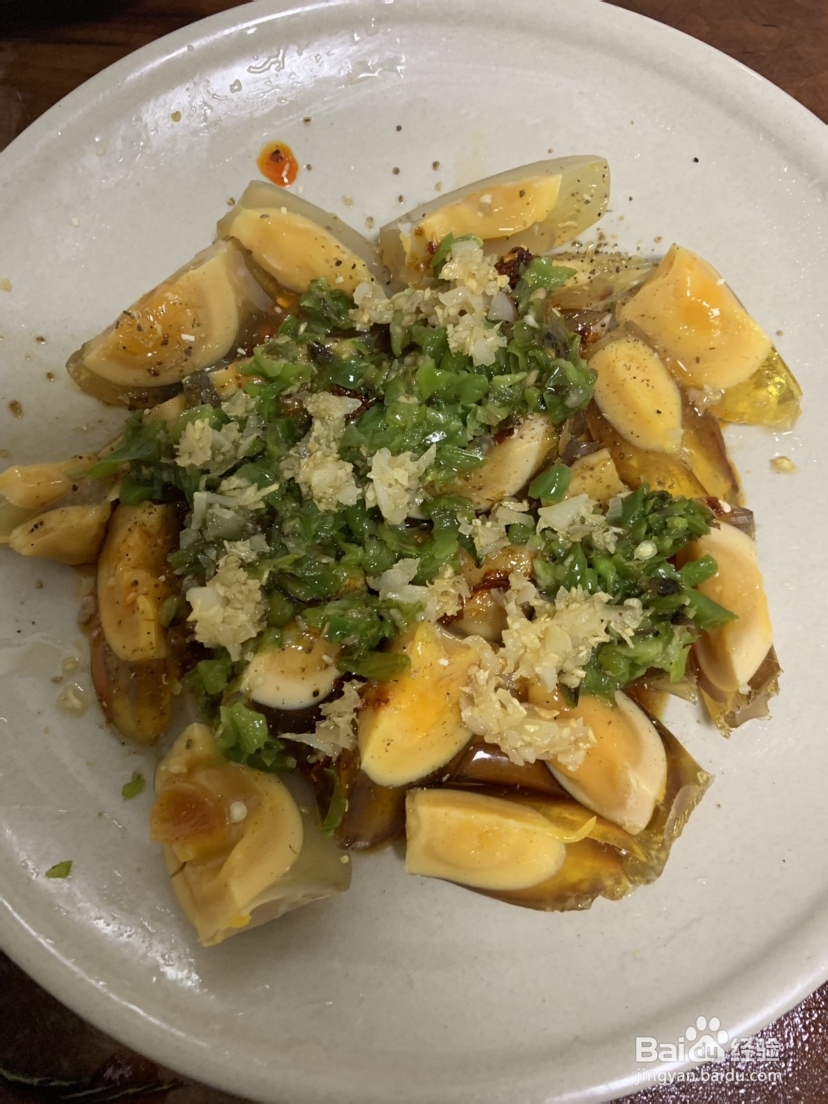 鲜嫩的凉拌青椒皮蛋