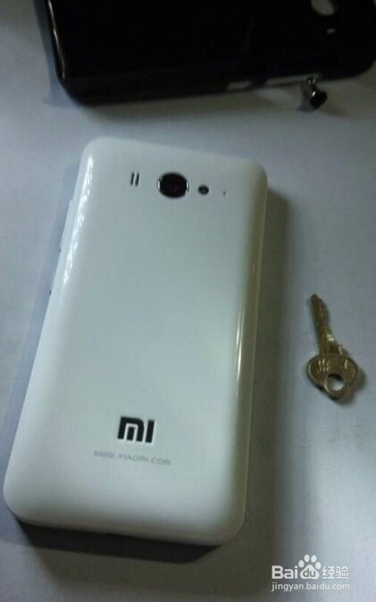 小米2S后盖怎么打开