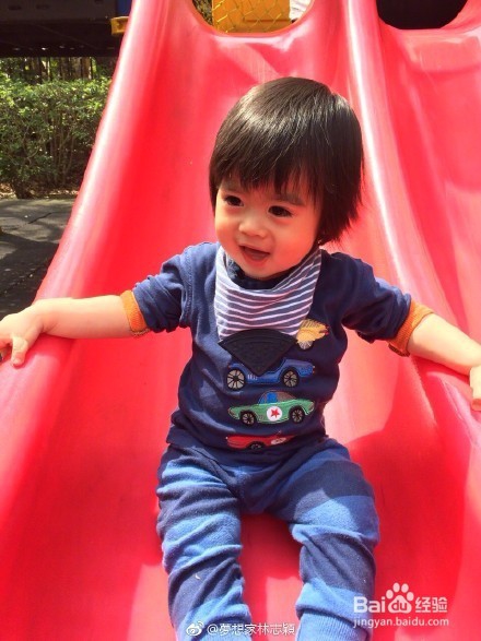 如何给出牙期孩子挑选牙胶或围兜？