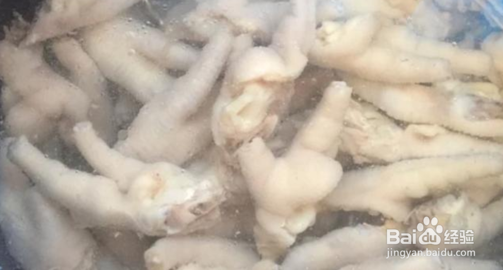 自制皮韧肉香嚼劲十足又酸辣可口的泡椒凤爪