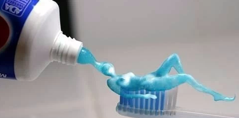 奶茶污渍怎么清洗掉?