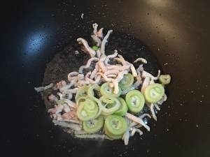 海参鲜虾鲜蔬面怎么做