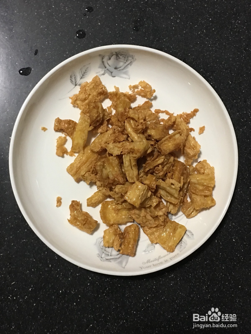 油炸腐竹炒腊肠的做法