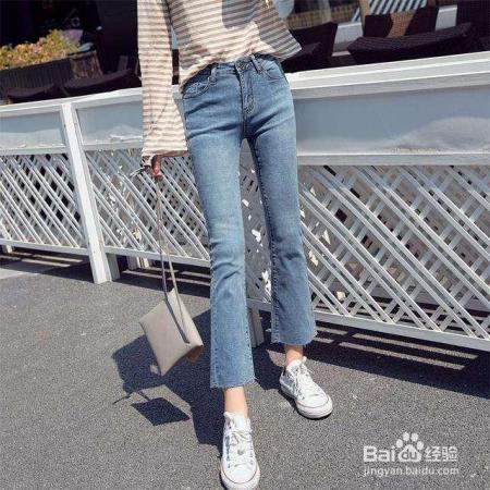 宽裤穿不出好身材？ 跟着达人穿丹宁喇叭裤，轻松拥有好比例！