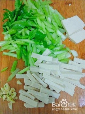 河南特色-千页豆腐炒芹菜怎么做?
