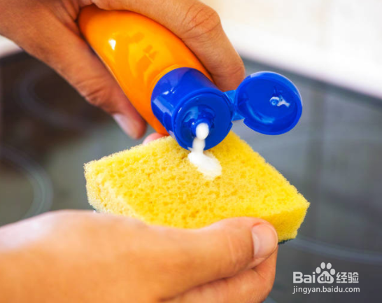 怎样清洗洗衣机机箱的外面脏污？